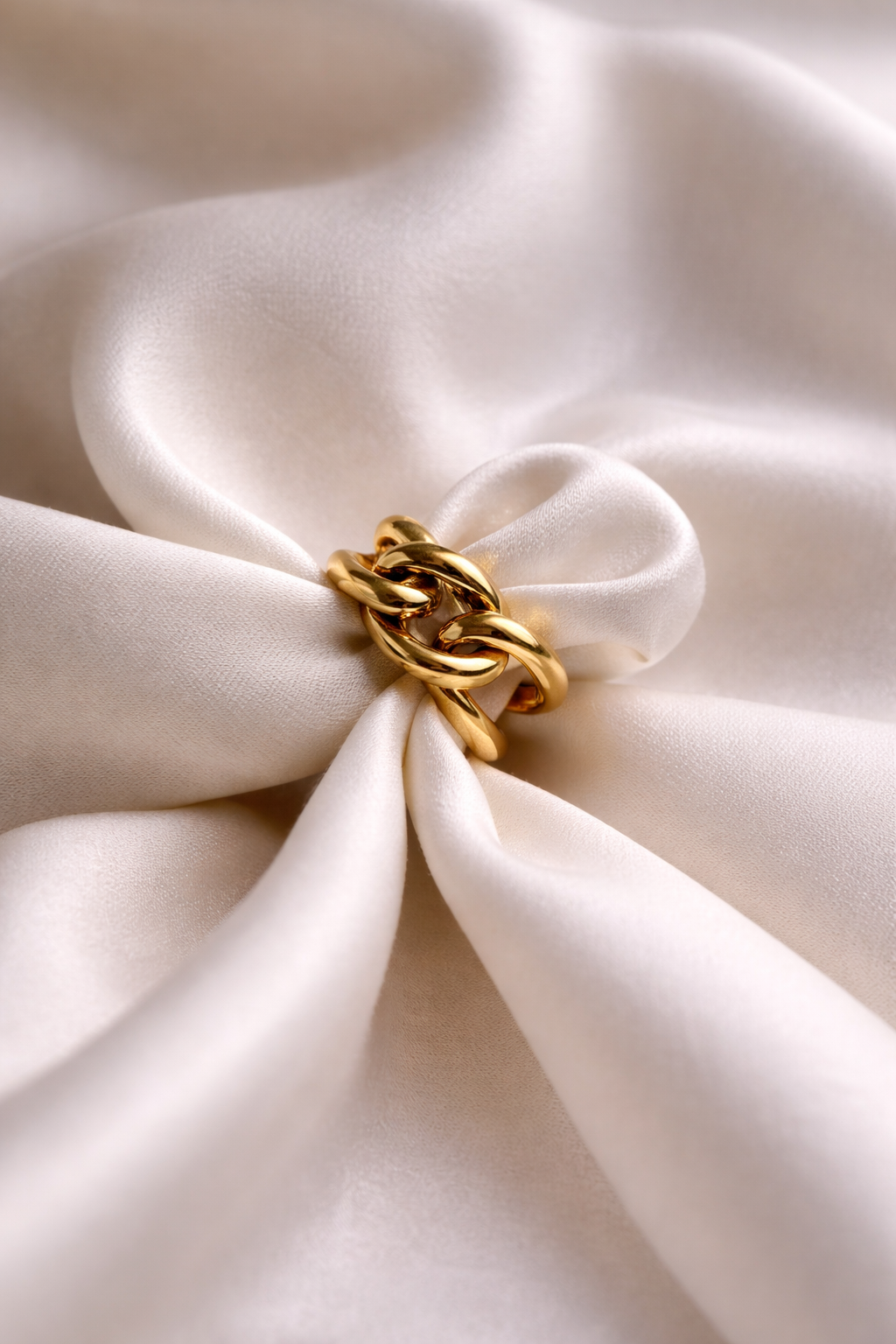 Knotted ring