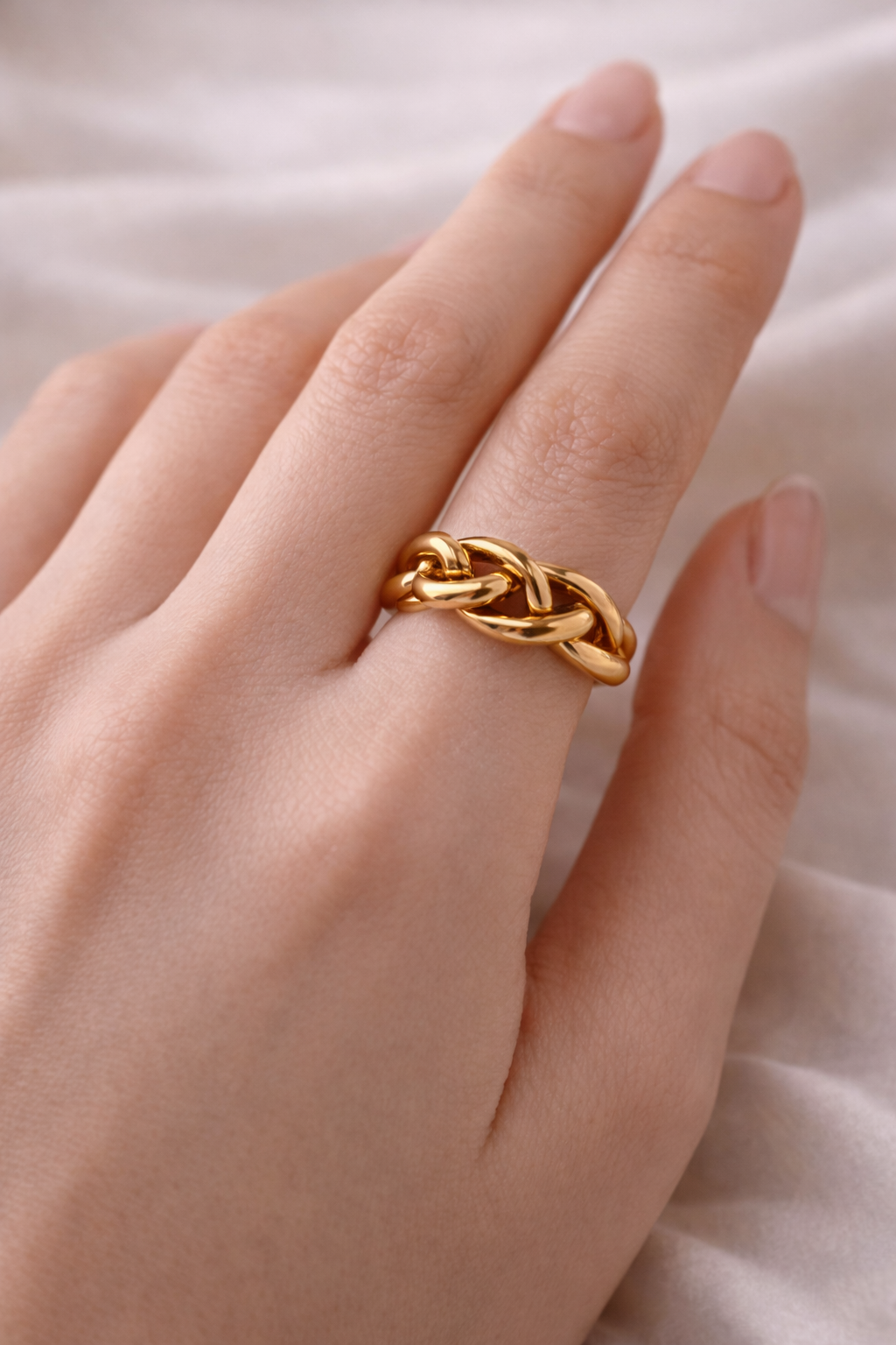 Knotted ring