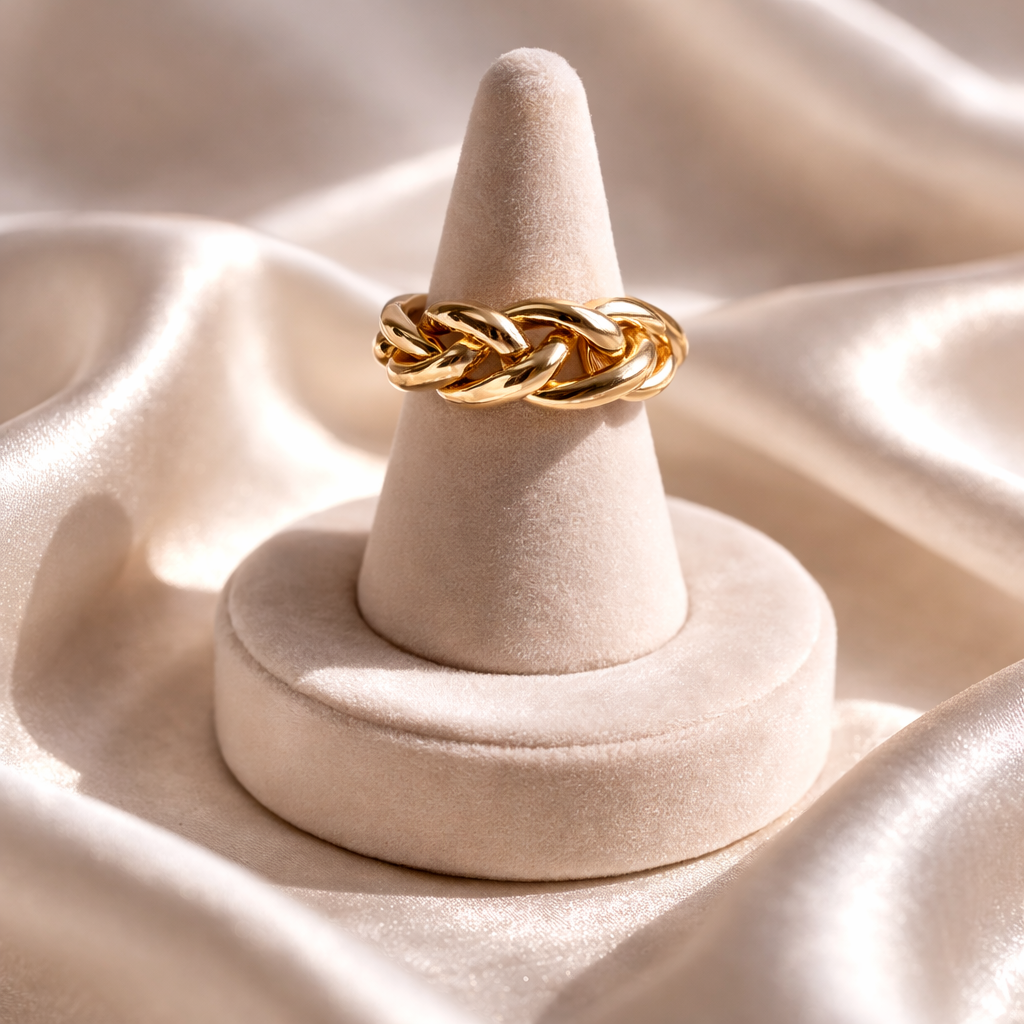 Knotted ring