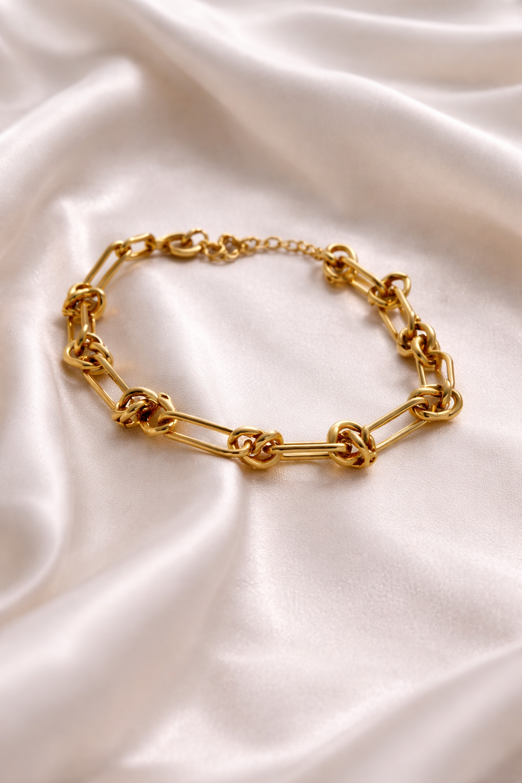Knotted Chain Link