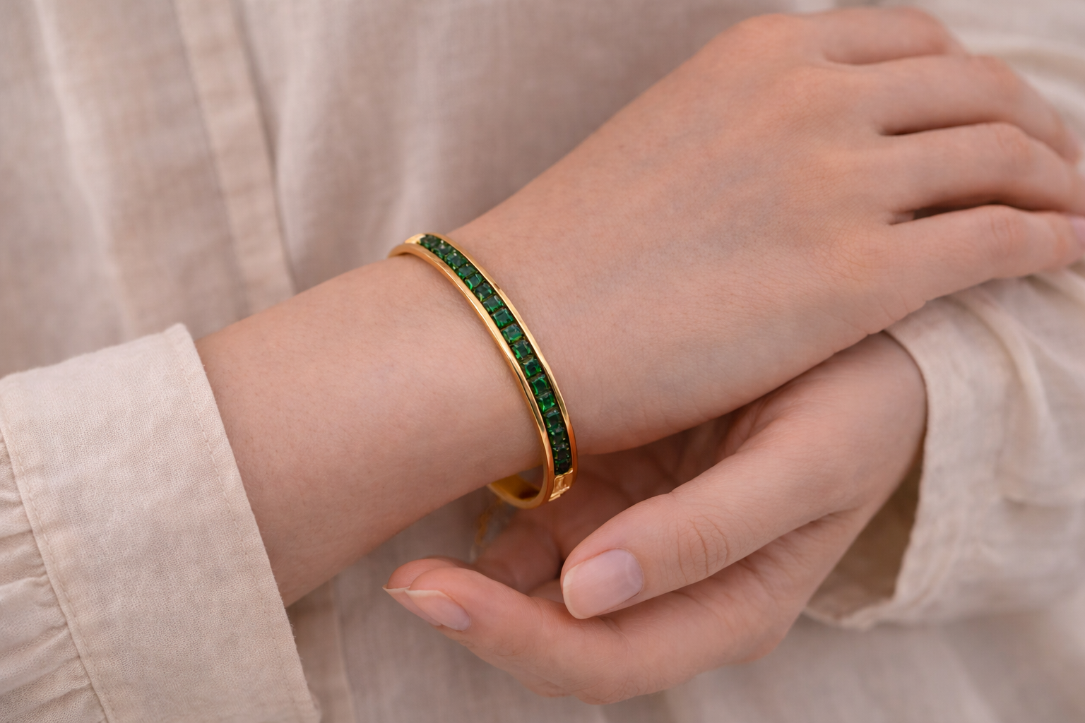 Bold Emerald Beam Bangle